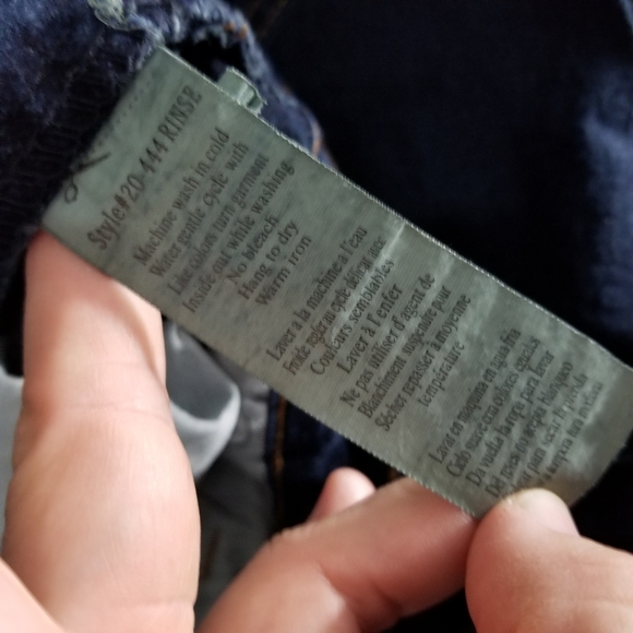 CALI | Ultra High Rise dark wash jean shorts - Picture 6 of 8